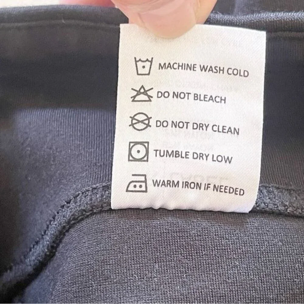 R Label the Reset Black Ponte pull on pocket contoured leggings small - Picture 9 of 9